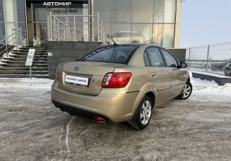 Подержанный автомобиль Kia Rio Sedan 2010 года (5 фото)