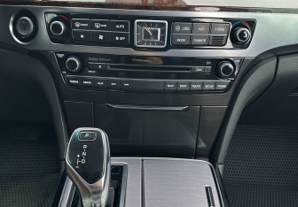 Подержанный автомобиль Hyundai Equus 2014 года (11 фото)