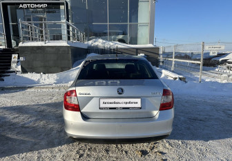 Подержанный автомобиль Skoda Rapid Liftback 2014 года (6 фото)