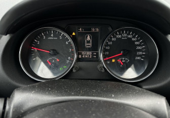 Подержанный автомобиль Nissan Qashqai 2010 года (9 фото)