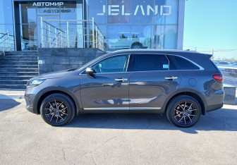 Подержанный автомобиль Kia Sorento 2018 года (8 фото)