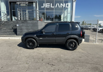 Подержанный автомобиль Chevrolet Niva 2012 года (8 фото)