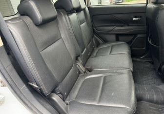 Подержанный автомобиль Mitsubishi Outlander 2015 года (12 фото)