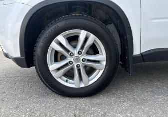 Подержанный автомобиль Nissan X-Trail 2014 года (14 фото)