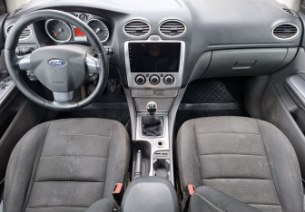 Подержанный автомобиль Ford Focus Hatchback 2010 года (10 фото)