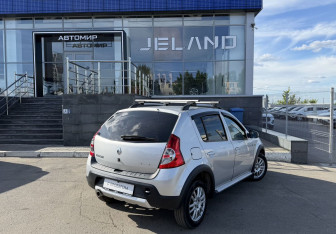 Подержанный автомобиль Renault Sandero 2013 года (5 фото)