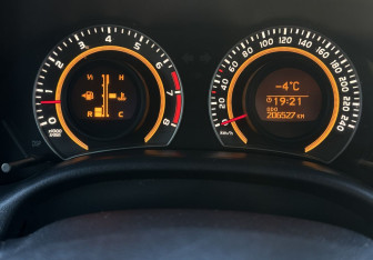 Подержанный автомобиль Toyota Corolla Sedan 2012 года (9 фото)