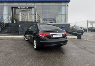 Подержанный автомобиль Citroen C4 Sedan 2013 года (7 фото)