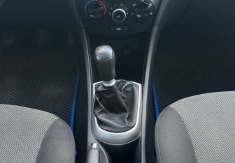 Подержанный автомобиль Hyundai Solaris Sedan 2011 года (11 фото)
