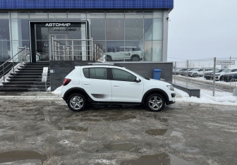 Подержанный автомобиль Renault Sandero 2018 года (4 фото)