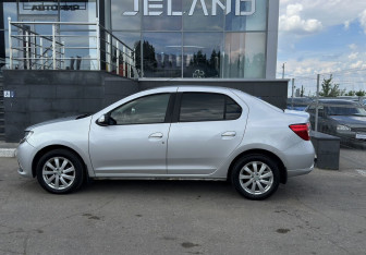 Подержанный автомобиль Renault Logan Sedan 2015 года (8 фото)