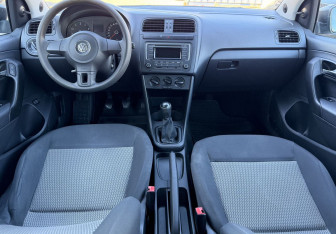 Подержанный автомобиль Volkswagen Polo Sedan 2013 года (10 фото)
