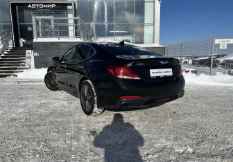 Подержанный автомобиль Genesis G70 2019 года (7 фото)