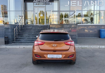 Подержанный автомобиль Hyundai i30 Hatchback 2015 года (6 фото)