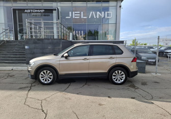 Подержанный автомобиль Volkswagen Tiguan 2019 года (8 фото)