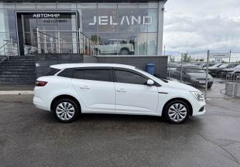 Подержанный автомобиль Renault Megane Wagon 2018 года (4 фото)