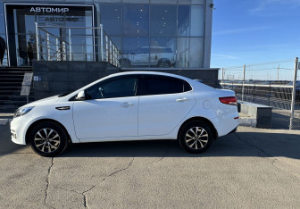 Подержанный автомобиль Kia Rio Sedan 2016 года (8 фото)