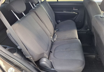 Подержанный автомобиль Kia Carens 2010 года (12 фото)
