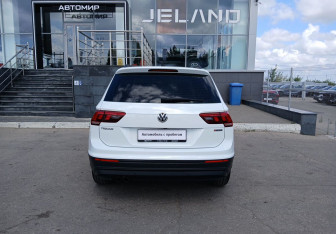 Подержанный автомобиль Volkswagen Tiguan 2019 года (6 фото)