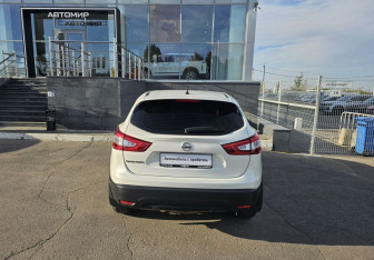 Подержанный автомобиль Nissan Qashqai 2014 года (6 фото)
