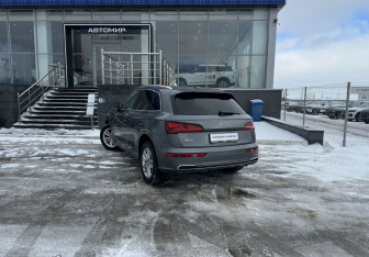 Подержанный автомобиль Audi Q5 2019 года (7 фото)