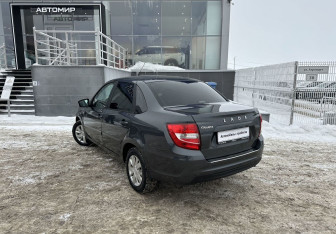 Подержанный автомобиль LADA (ВАЗ) Granta Sedan 2019 года (7 фото)