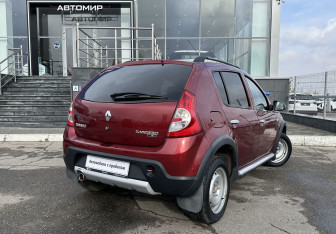 Подержанный автомобиль Renault Sandero 2012 года (5 фото)