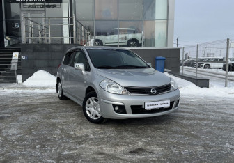 Подержанный автомобиль Nissan Tiida Hatchback 2013 года (3 фото)