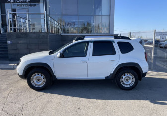 Подержанный автомобиль Renault Duster 2017 года (8 фото)