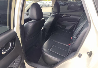 Подержанный автомобиль Nissan Qashqai 2015 года (12 фото)