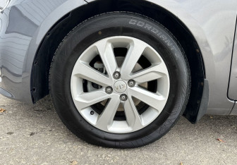 Подержанный автомобиль Kia Rio Hatchback 2016 года (14 фото)