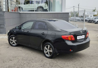 Подержанный автомобиль Toyota Corolla Sedan 2006 года (7 фото)