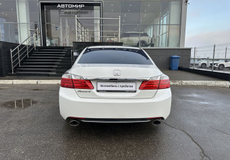Подержанный автомобиль Honda Accord Sedan 2013 года (6 фото)