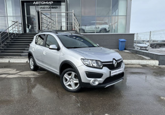 Подержанный автомобиль Renault Sandero 2015 года (3 фото)