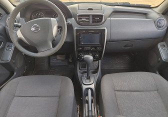 Подержанный автомобиль Nissan Terrano 2014 года (10 фото)