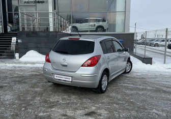 Подержанный автомобиль Nissan Tiida Hatchback 2013 года (5 фото)