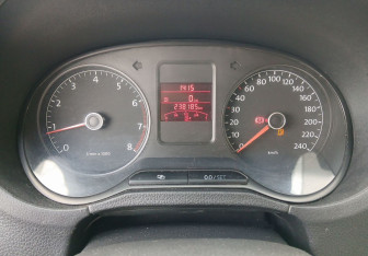 Подержанный автомобиль Volkswagen Polo Sedan 2011 года (9 фото)
