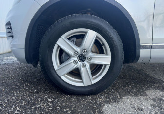 Подержанный автомобиль Volkswagen Touareg 2012 года (15 фото)