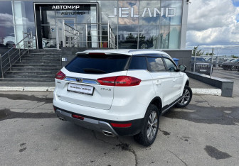 Подержанный автомобиль Geely Atlas 2021 года (5 фото)