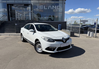 Подержанный автомобиль Renault Fluence 2013 года (3 фото)
