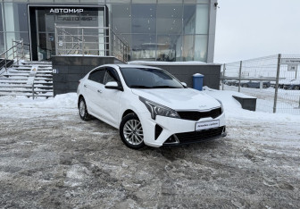 Подержанный автомобиль Kia Rio Sedan 2021 года (3 фото)