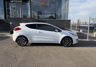 Подержанный автомобиль Kia Ceed Hatchback 2013 года (4 фото)
