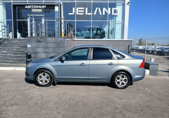 Подержанный автомобиль Ford Focus Sedan 2010 года (8 фото)