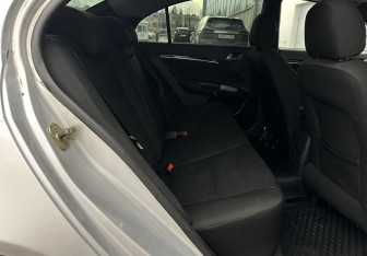 Подержанный автомобиль Geely Emgrand EC7 Sedan 2013 года (12 фото)