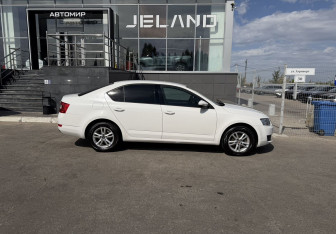 Подержанный автомобиль Skoda Octavia Liftback 2014 года (4 фото)