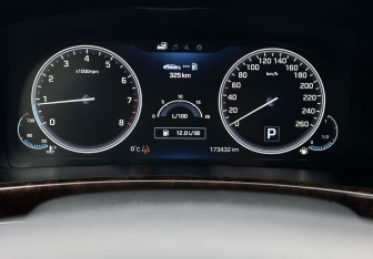 Подержанный автомобиль Hyundai Equus 2014 года (9 фото)