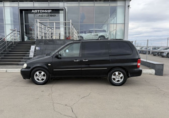 Подержанный автомобиль Kia Carnival 2004 года (8 фото)