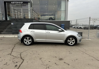 Подержанный автомобиль Volkswagen Golf Hatchback 2013 года (4 фото)