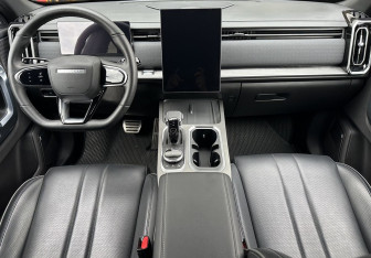 Подержанный автомобиль Jaecoo J7 2024 года (10 фото)