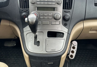Подержанный автомобиль Hyundai Grand Starex 2009 года (11 фото)